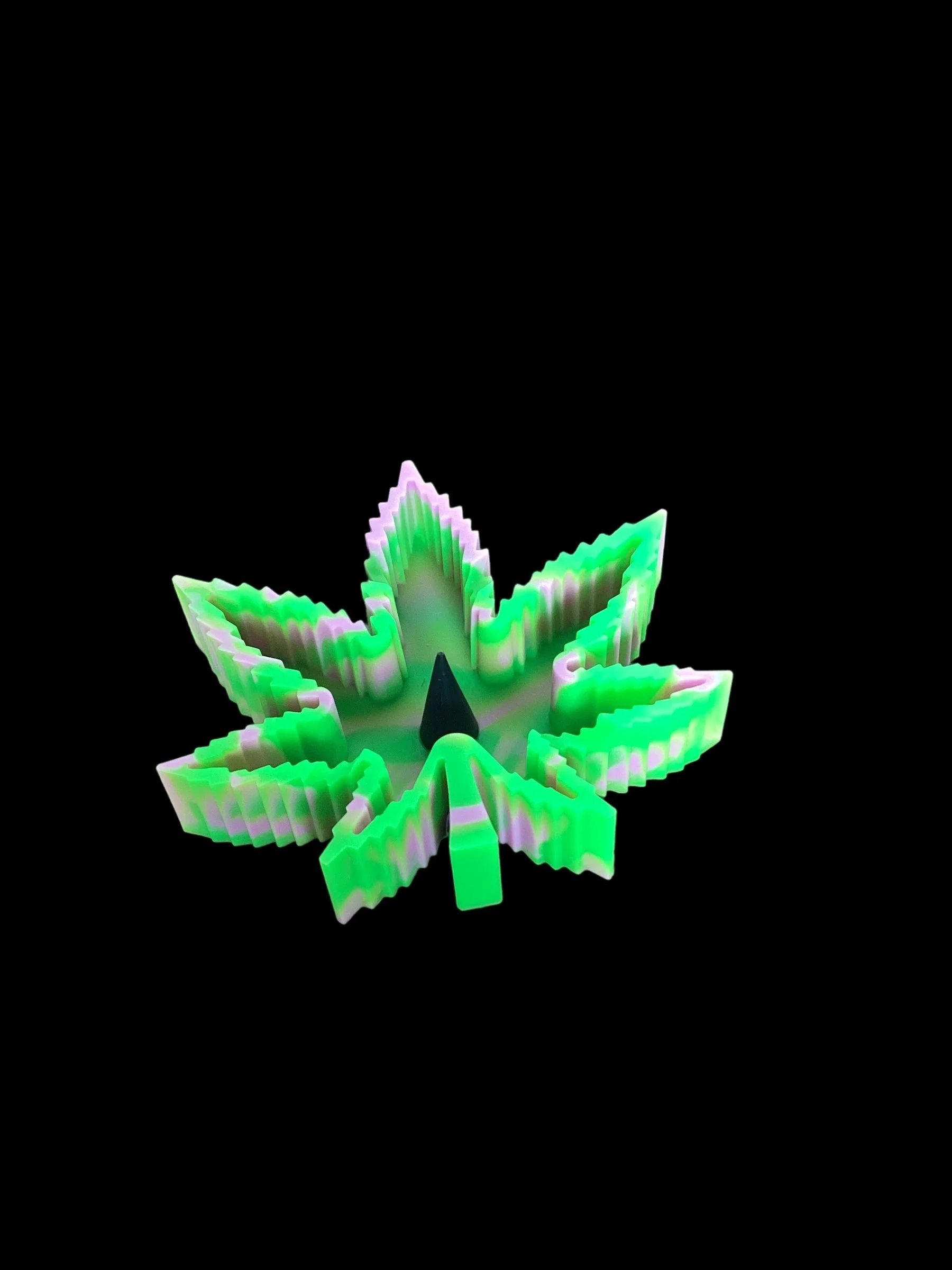 Leaf Silicone Debowler Ashtray - Image 3