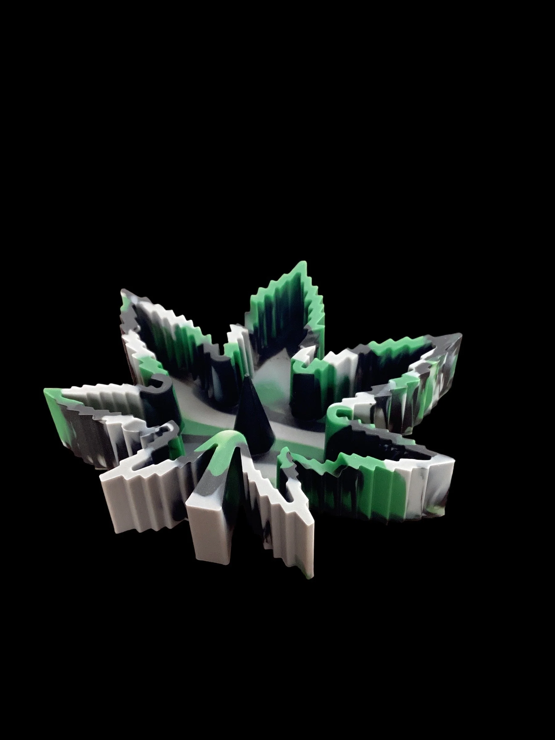 Leaf Silicone Debowler Ashtray - Image 7