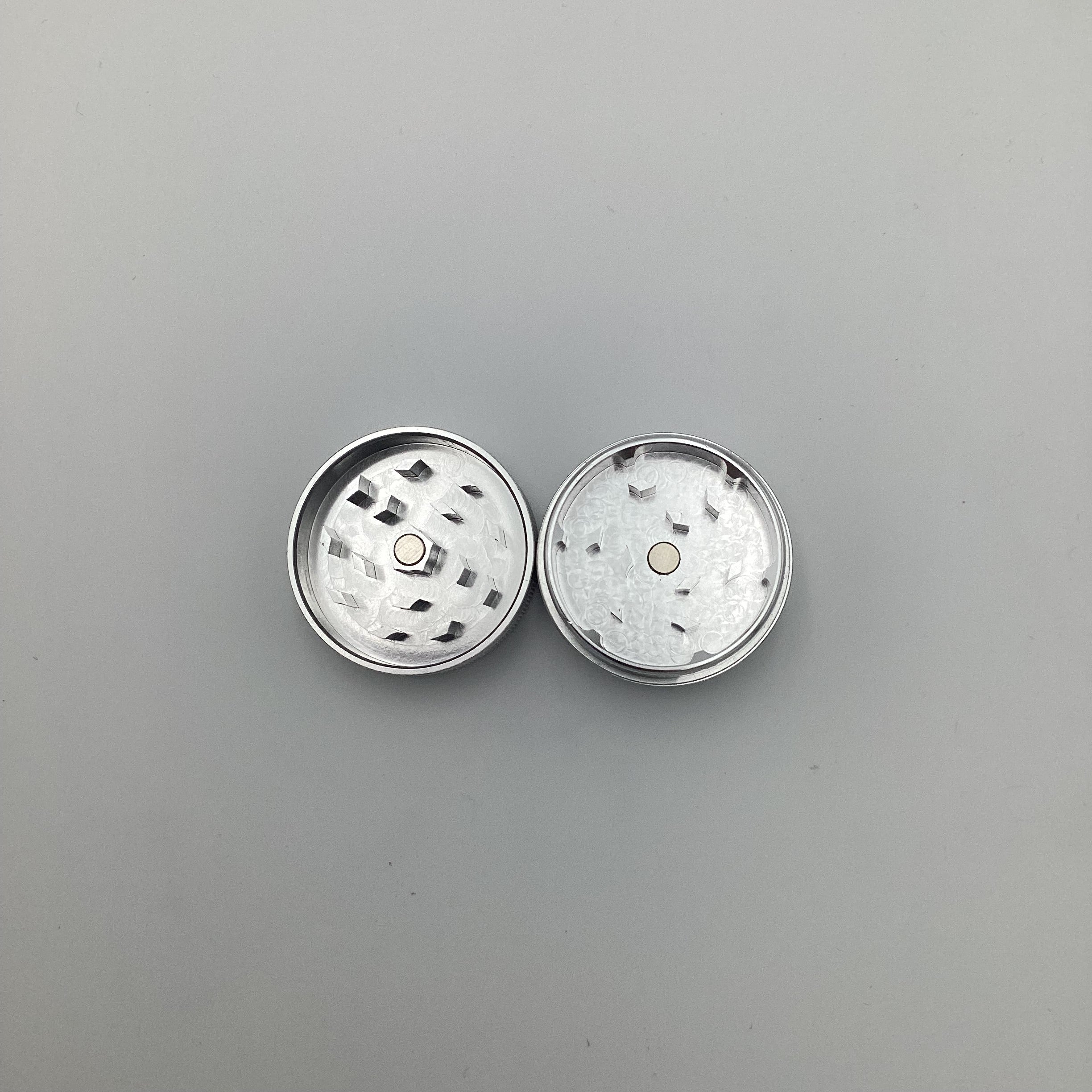 Legend Two Piece Grinder - Image 3