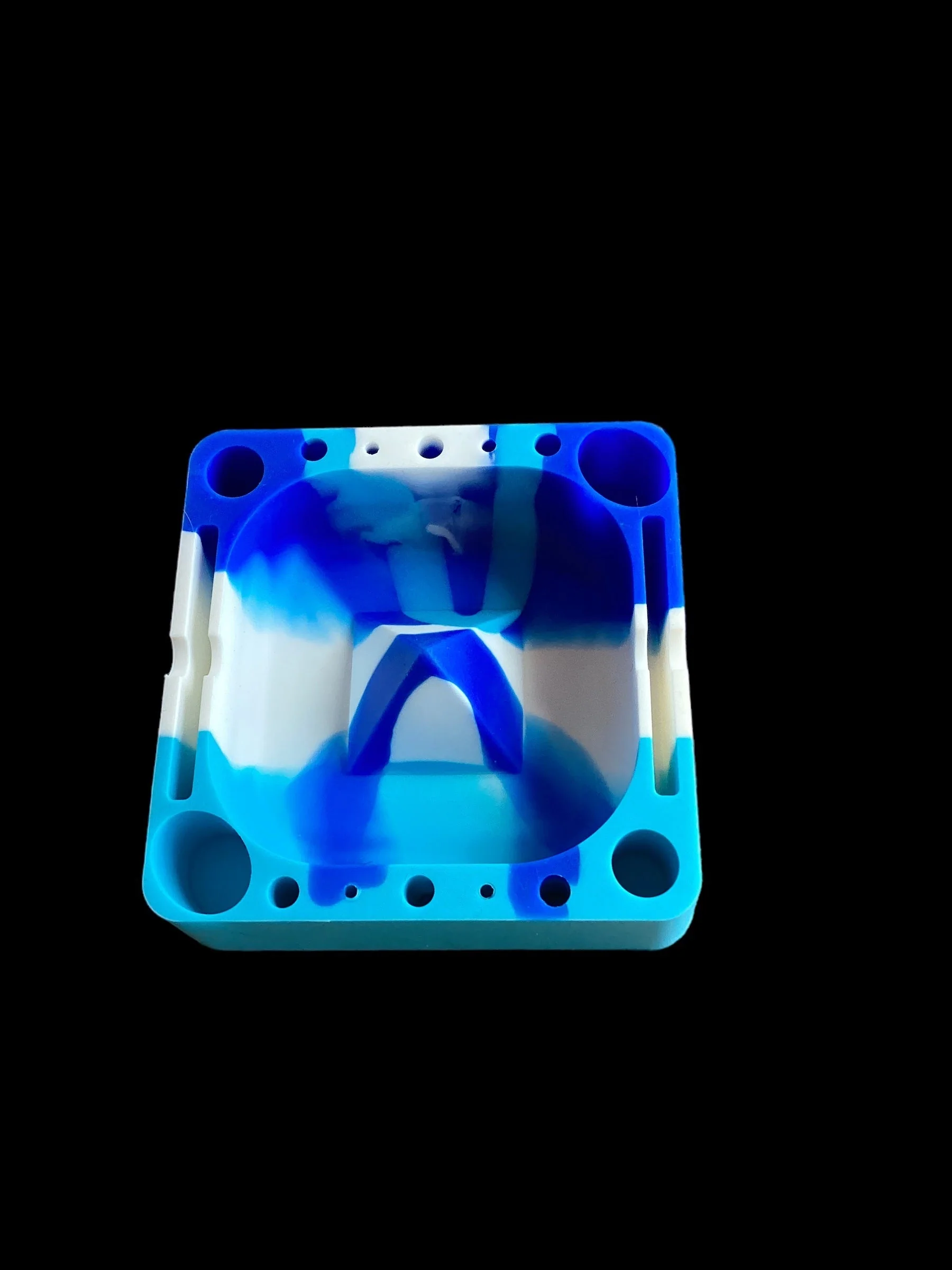 Silicone Ashtray with Tool Slots - Image 4
