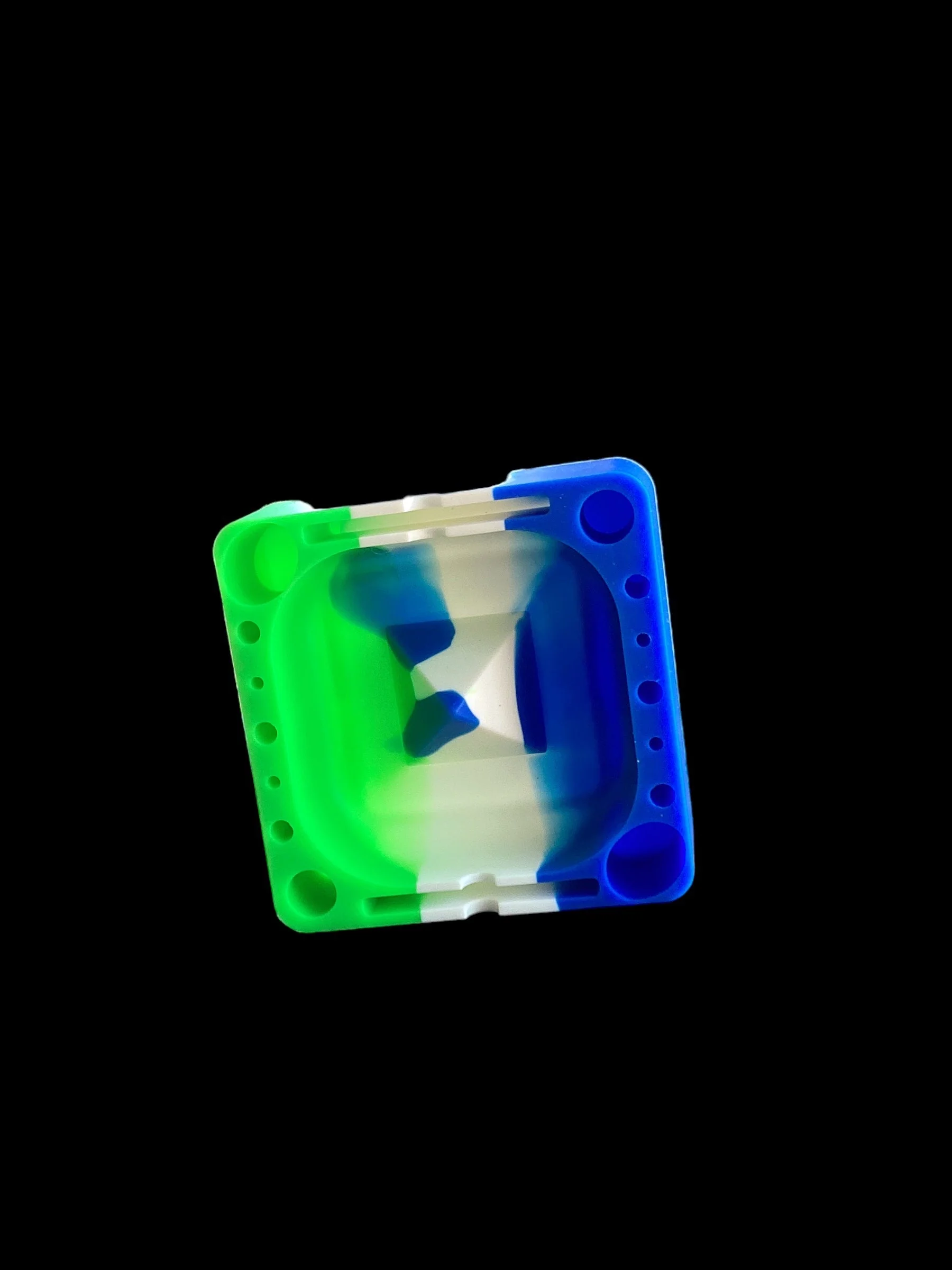 Silicone Ashtray with Tool Slots - Image 6