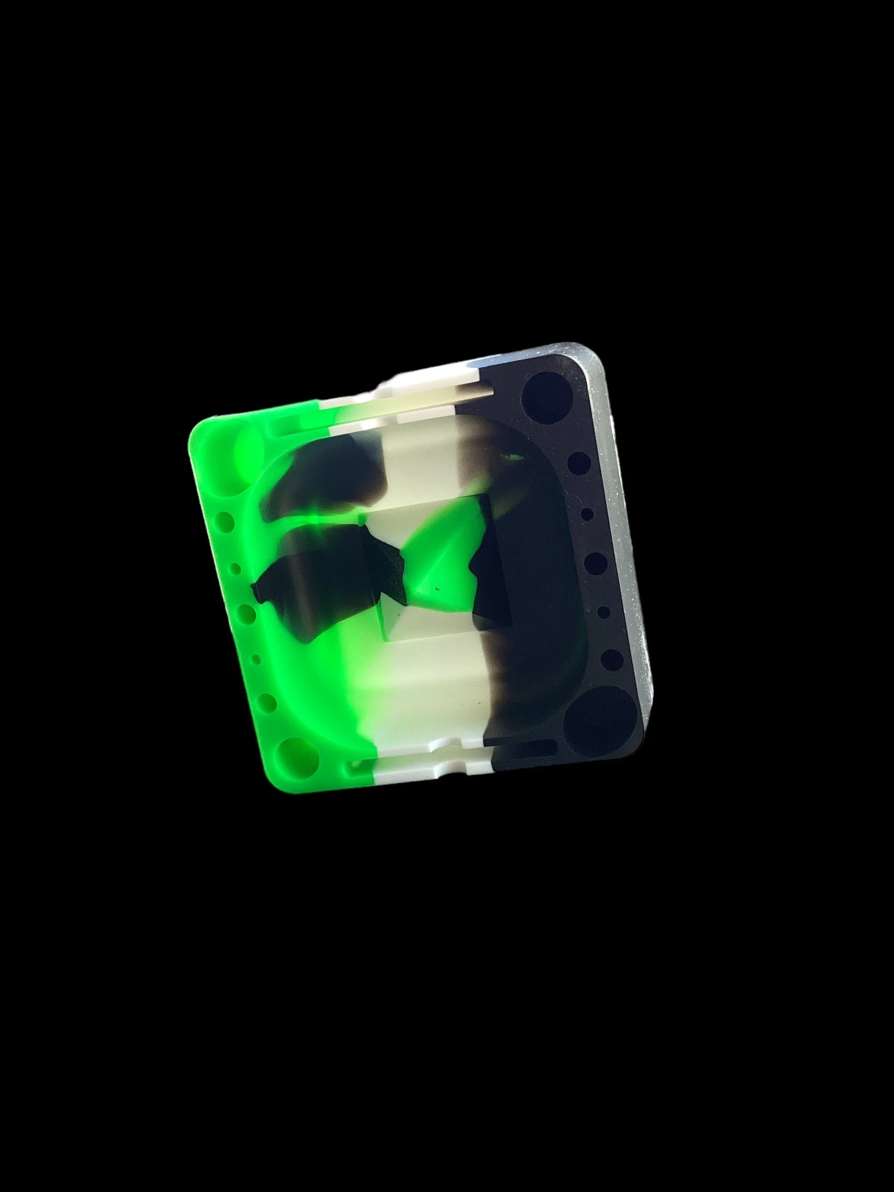 Silicone Ashtray with Tool Slots - Image 7